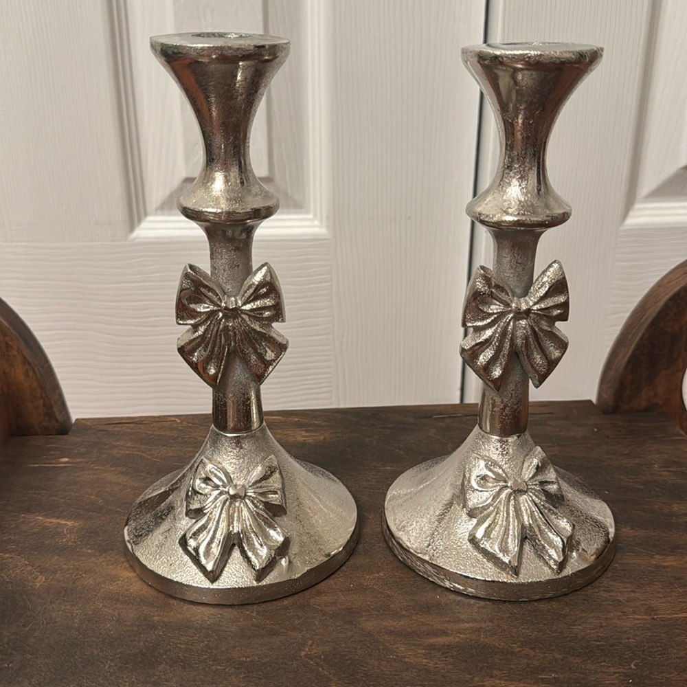Cupcakes & Cashmere Viral Bow Tapered Candle Holders